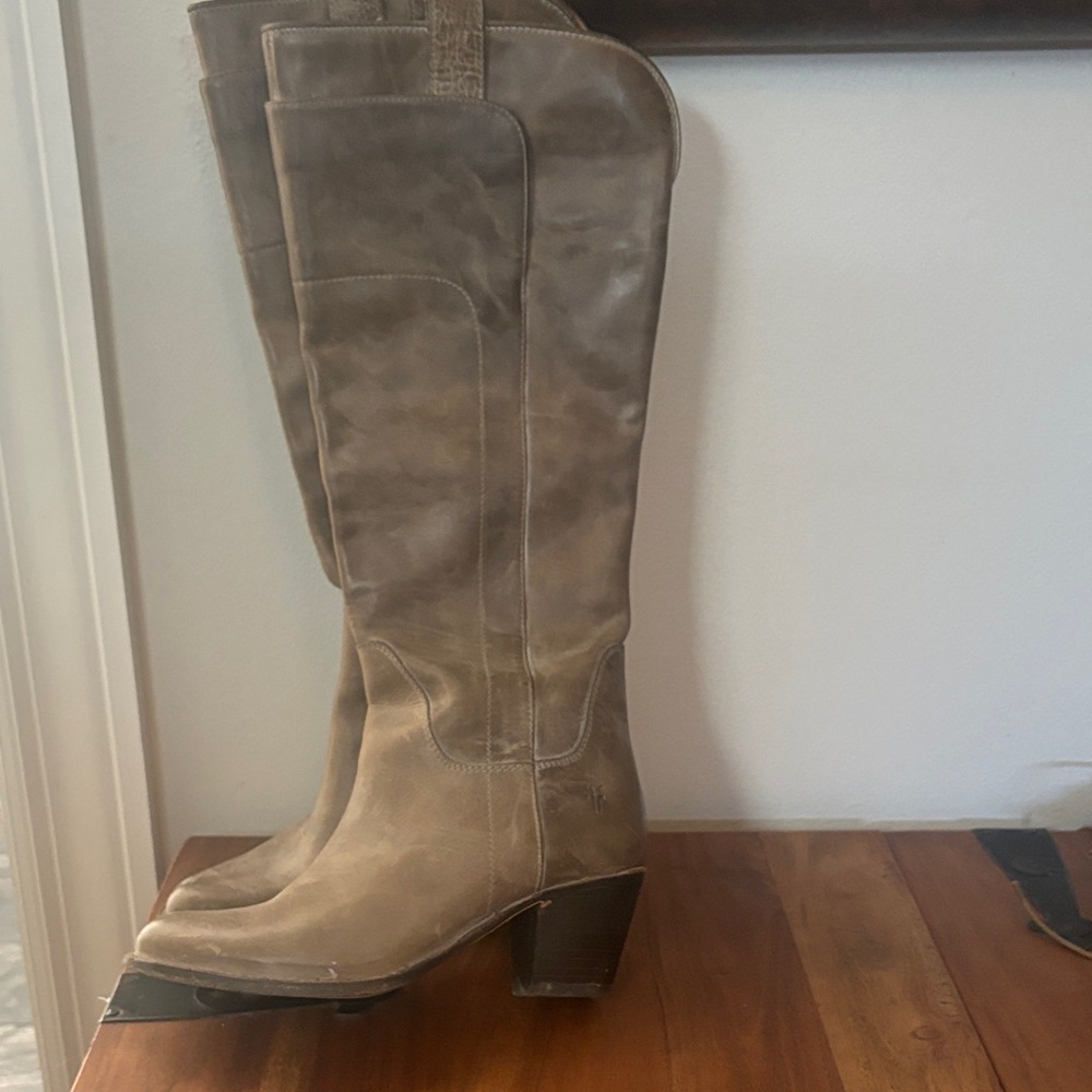 Frye distressed Brown Leather Heeled Boots size 6.5